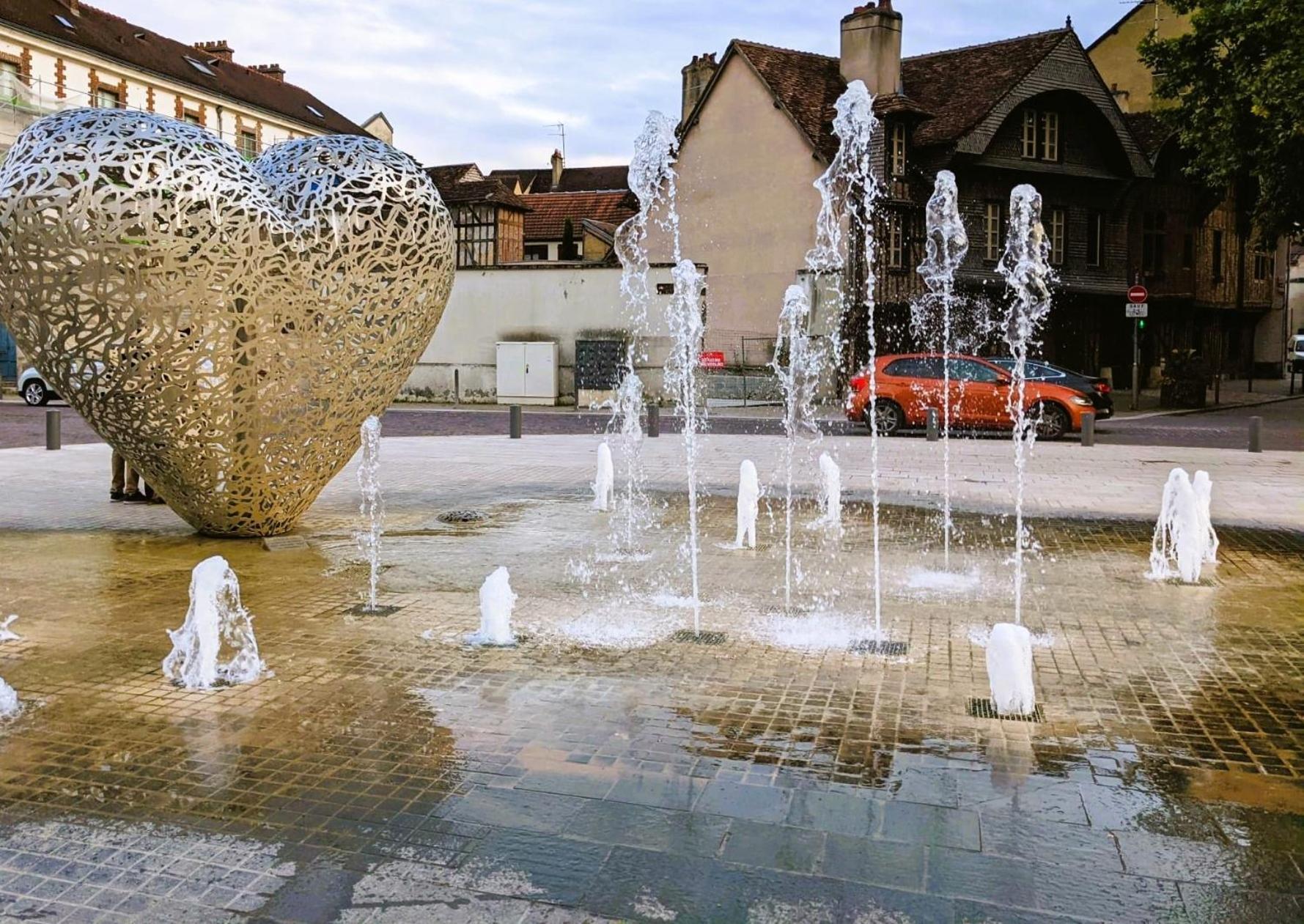 Apartament Au Coeur De Troyes - Calme Et Confort Zewnętrze zdjęcie